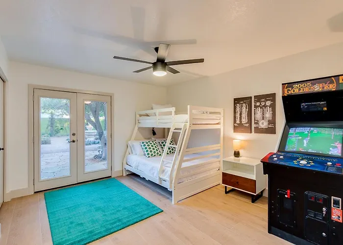 Ferienhaus Olive Tree Retreat - Heated Pool, Patio & Privacy *