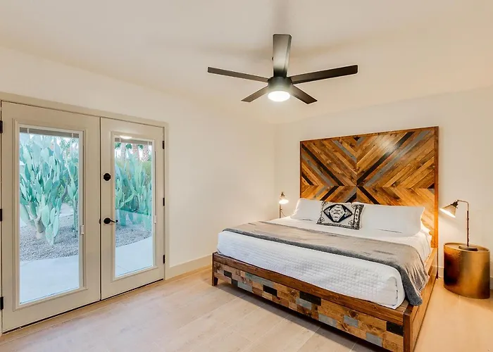 Ferienhaus Olive Tree Retreat - Heated Pool, Patio & Privacy Scottsdale