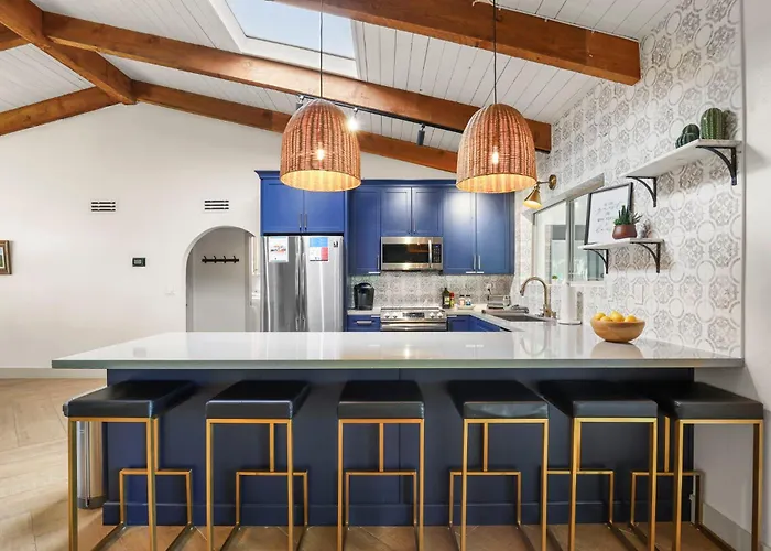 Olive Tree Retreat - Heated Pool, Patio & Privacy