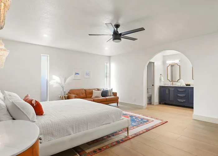 Olive Tree Retreat - Heated Pool, Patio & Privacy *