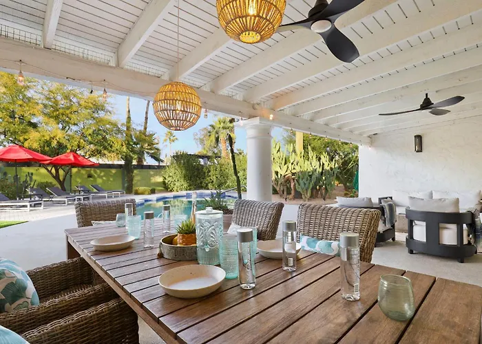 Olive Tree Retreat - Heated Pool, Patio & Privacy Ferienhaus *