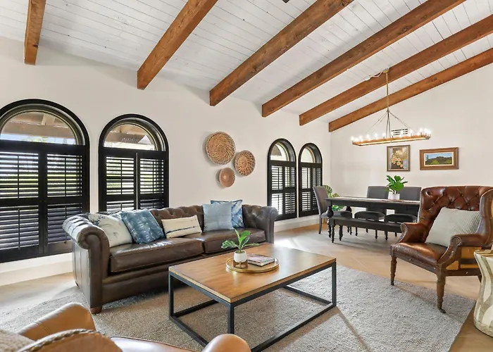Olive Tree Retreat - Heated Pool, Patio & Privacy Ferienhaus